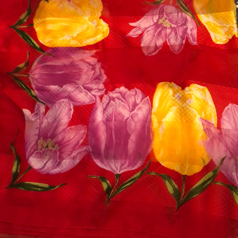 Beautiful Large Tulip Pattern Scarf - image 3